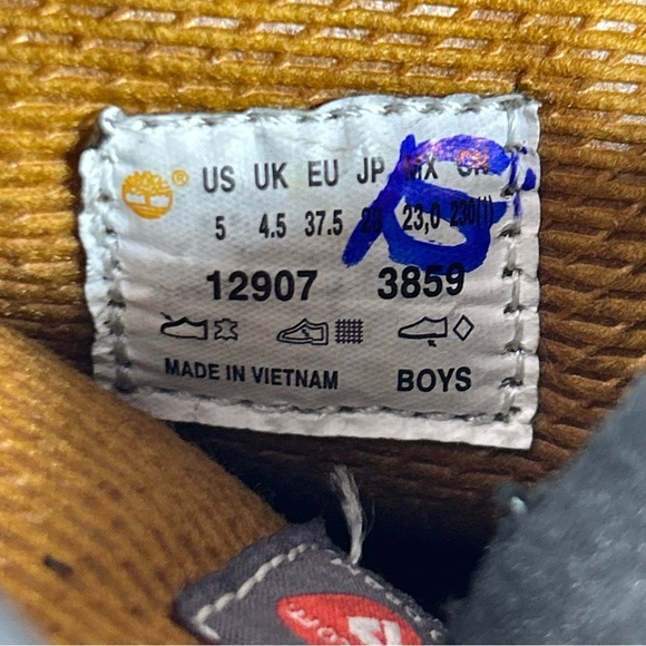 Timberland Classic 6 Inch Black Waterproof Youth Boot Boys Size 5 - Picture 2 of 10